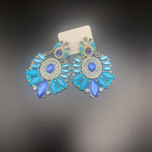 Earrings - Picture 2 of 4